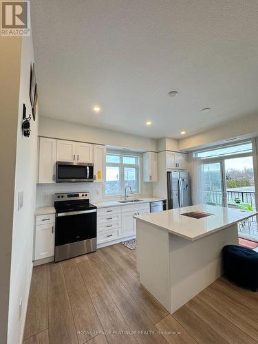 24 - 405 Myers Road, Cambridge, ON - Indoor Photo Showing Kitchen