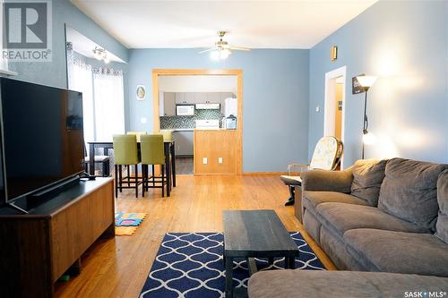 394 2Nd Street W, Shaunavon, SK - Indoor Photo Showing Living Room