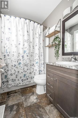 150 Rosewood Gate N, Saskatoon, SK - Indoor Photo Showing Bathroom