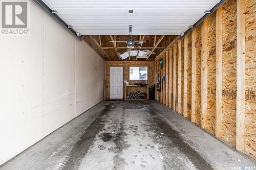 150 Rosewood Gate N, Saskatoon, SK - Indoor Photo Showing Garage