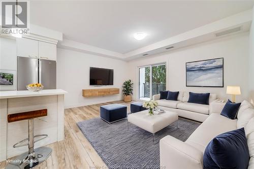 190 Main Street East Unit# 208, Kingsville, ON - Indoor Photo Showing Living Room