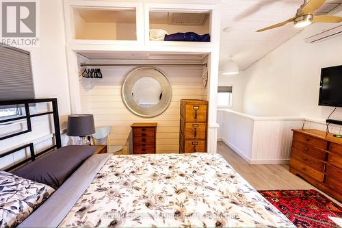 315 Cedar Avenue, Meaford, ON - Indoor Photo Showing Bedroom