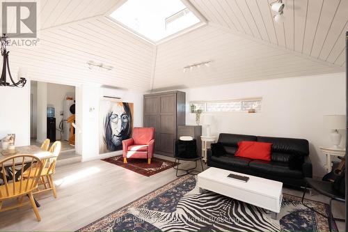 315 Cedar Avenue, Meaford, ON - Indoor Photo Showing Living Room