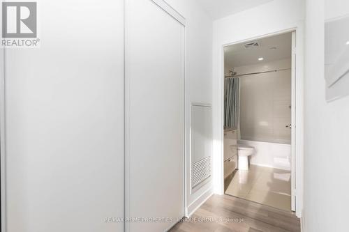 3510 - 290 Adelaide Street W, Toronto, ON - Indoor Photo Showing Bathroom