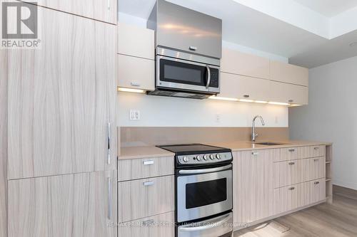 3510 - 290 Adelaide Street W, Toronto, ON - Indoor Photo Showing Kitchen