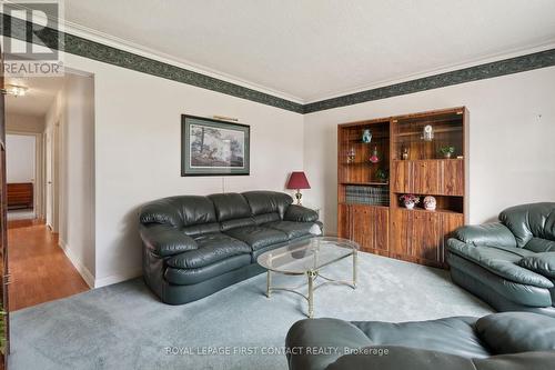 992 Pharmacy Avenue, Toronto, ON - Indoor Photo Showing Living Room