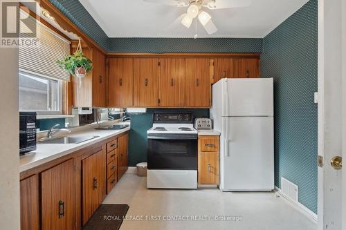 992 Pharmacy Avenue, Toronto, ON - Indoor Photo Showing Kitchen