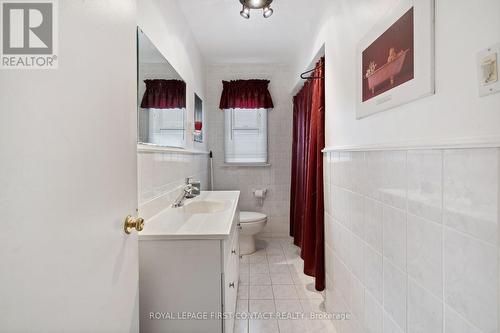 992 Pharmacy Avenue, Toronto, ON - Indoor Photo Showing Bathroom