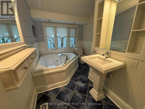 2462 Hixon Street, Oakville, ON - Indoor Photo Showing Bathroom