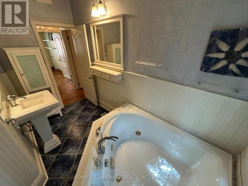 2462 Hixon Street, Oakville, ON - Indoor Photo Showing Bathroom