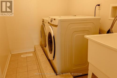 2324 Saddlecreek Crescent, Oakville, ON - Indoor Photo Showing Laundry Room