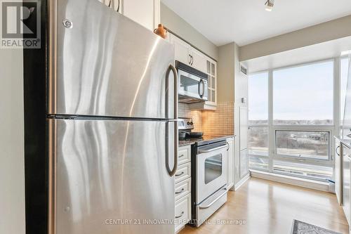 1005 - 185 Legion Road N, Toronto, ON - Indoor Photo Showing Kitchen