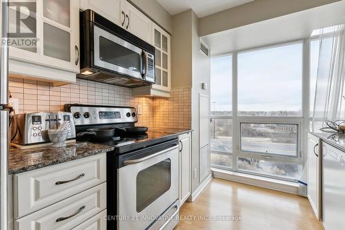 1005 - 185 Legion Road N, Toronto, ON - Indoor Photo Showing Kitchen With Upgraded Kitchen