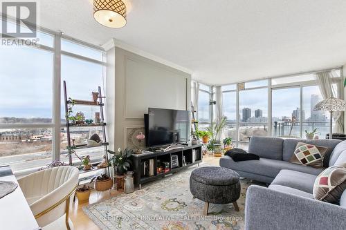 1005 - 185 Legion Road N, Toronto, ON - Indoor Photo Showing Living Room