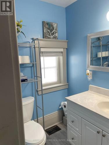 701 Little Grey Street, London, ON - Indoor Photo Showing Bathroom