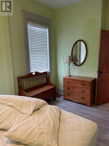 701 Little Grey Street, London, ON - Indoor Photo Showing Bedroom