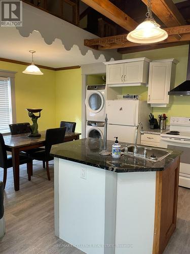 701 Little Grey Street, London, ON - Indoor Photo Showing Kitchen