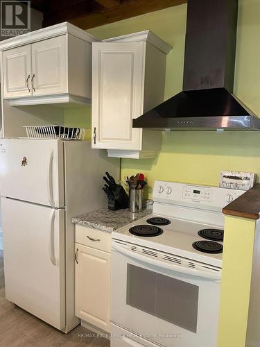 701 Little Grey Street, London, ON - Indoor Photo Showing Kitchen