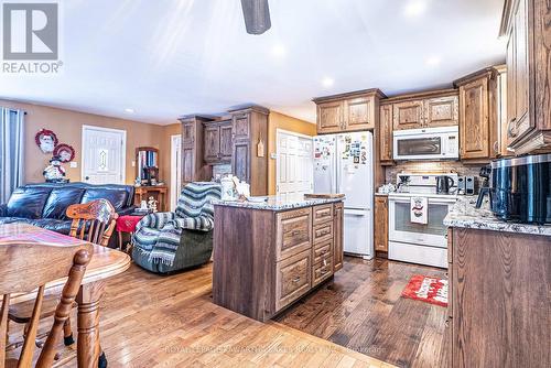 5 Sunrise Crescent, Kawartha Lakes (Lindsay), ON - Indoor Photo Showing Kitchen