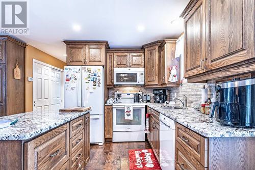 5 Sunrise Crescent, Kawartha Lakes (Lindsay), ON - Indoor Photo Showing Kitchen