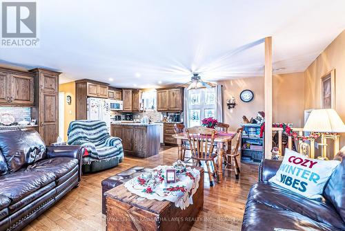 5 Sunrise Crescent, Kawartha Lakes (Lindsay), ON - Indoor Photo Showing Living Room