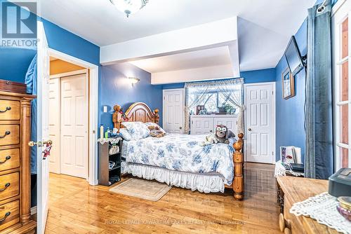 5 Sunrise Crescent, Kawartha Lakes (Lindsay), ON - Indoor Photo Showing Bedroom