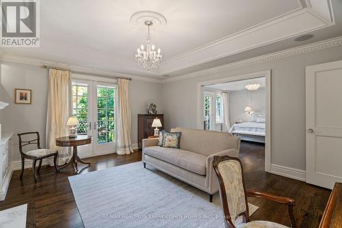 32 Ava Road, Toronto, ON - Indoor Photo Showing Living Room