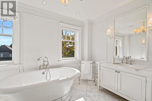 32 Ava Road, Toronto, ON - Indoor Photo Showing Bathroom