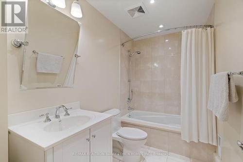 32 Ava Road, Toronto, ON - Indoor Photo Showing Bathroom