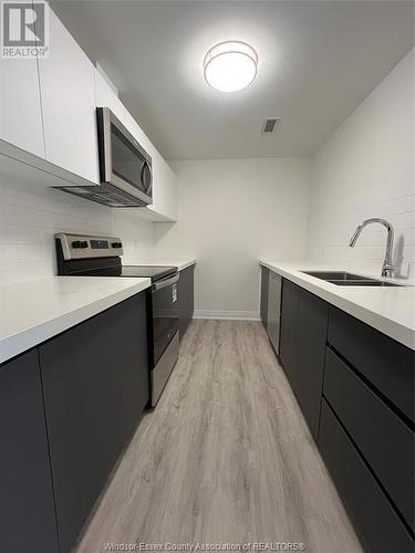 3340 Stella Crescent Unit# 622, Windsor, ON - Indoor Photo Showing Kitchen