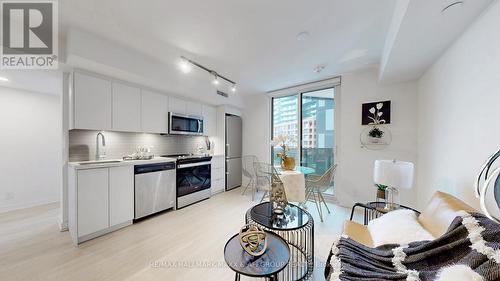 304 - 30 Tretti Way, Toronto, ON - Indoor Photo Showing Kitchen