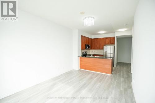 3210 - 225 Webb Drive, Mississauga, ON - Indoor Photo Showing Kitchen