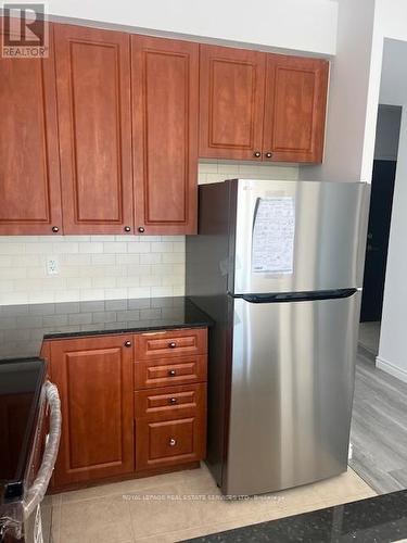 3210 - 225 Webb Drive, Mississauga, ON - Indoor Photo Showing Kitchen