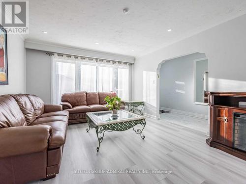 17 Dorchester Drive, Toronto, ON - Indoor Photo Showing Living Room