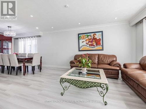 17 Dorchester Drive, Toronto, ON - Indoor Photo Showing Living Room