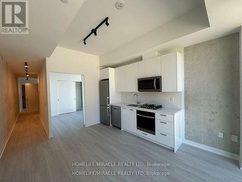 706 - 195 Mccaul Street, Toronto, ON - Indoor Photo Showing Kitchen