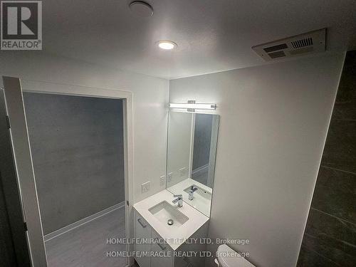 706 - 195 Mccaul Street, Toronto, ON - Indoor Photo Showing Bathroom