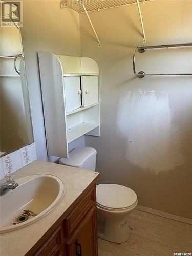 232 2Nd Street, Frobisher, SK - Indoor Photo Showing Bathroom