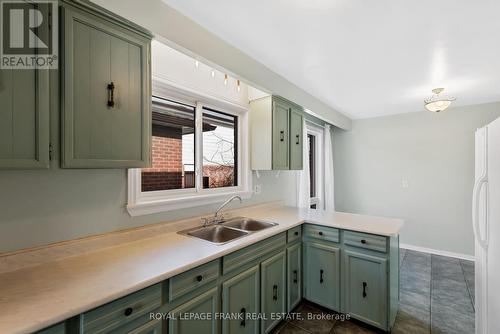 557 Morrish Road, Toronto (Highland Creek), ON - Indoor Photo Showing Kitchen With Double Sink