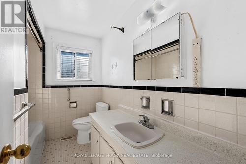 557 Morrish Road, Toronto (Highland Creek), ON - Indoor Photo Showing Bathroom