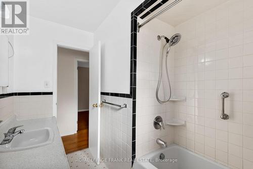 557 Morrish Road, Toronto (Highland Creek), ON - Indoor Photo Showing Bathroom