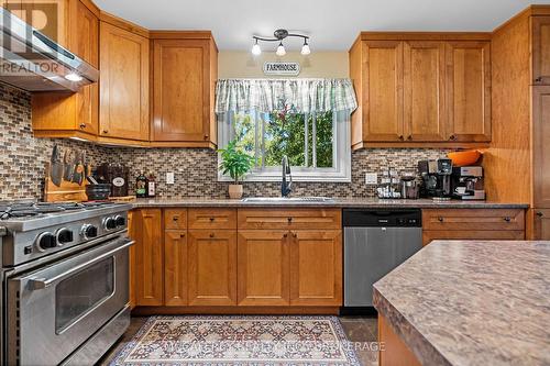 102 Wright Place, Greater Napanee, ON - Indoor Photo Showing Kitchen