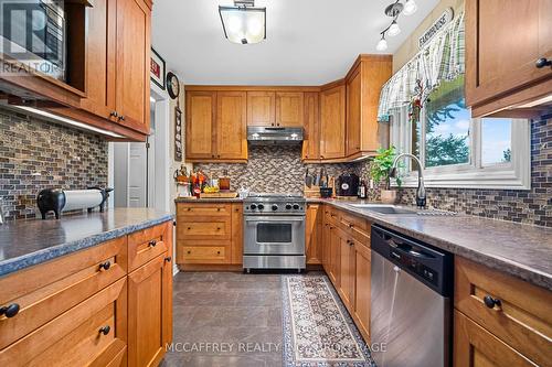 102 Wright Place, Greater Napanee, ON - Indoor Photo Showing Kitchen