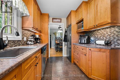 102 Wright Place, Greater Napanee, ON - Indoor Photo Showing Kitchen