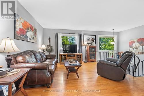 102 Wright Place, Greater Napanee, ON - Indoor Photo Showing Living Room