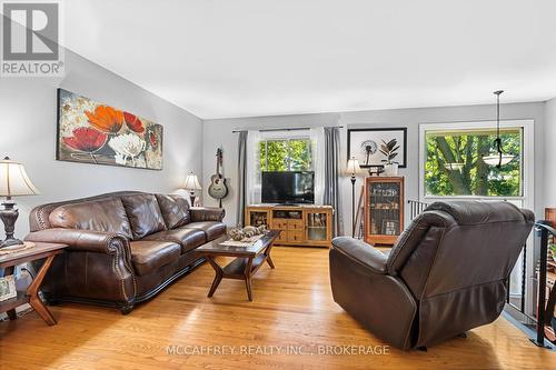 102 Wright Place, Greater Napanee, ON - Indoor Photo Showing Living Room