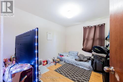 100 Roehampton Avenue, London, ON - Indoor Photo Showing Bedroom