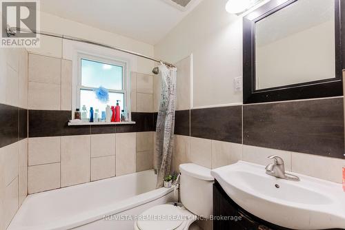 100 Roehampton Avenue, London, ON - Indoor Photo Showing Bathroom