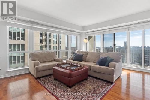 1112 - 200 Rideau Street, Ottawa, ON - Indoor Photo Showing Living Room