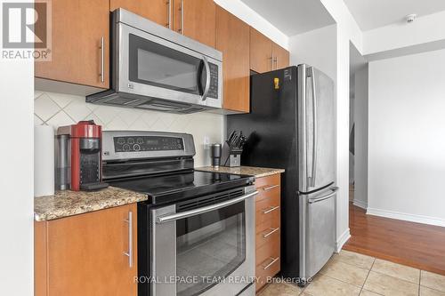 1112 - 200 Rideau Street, Ottawa, ON - Indoor Photo Showing Kitchen